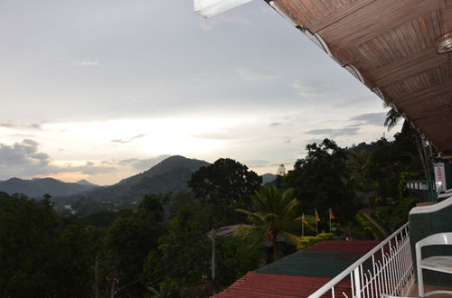 Oyo 436 Sandakelum Tourist Guest House Kandy Eksteriør bilde