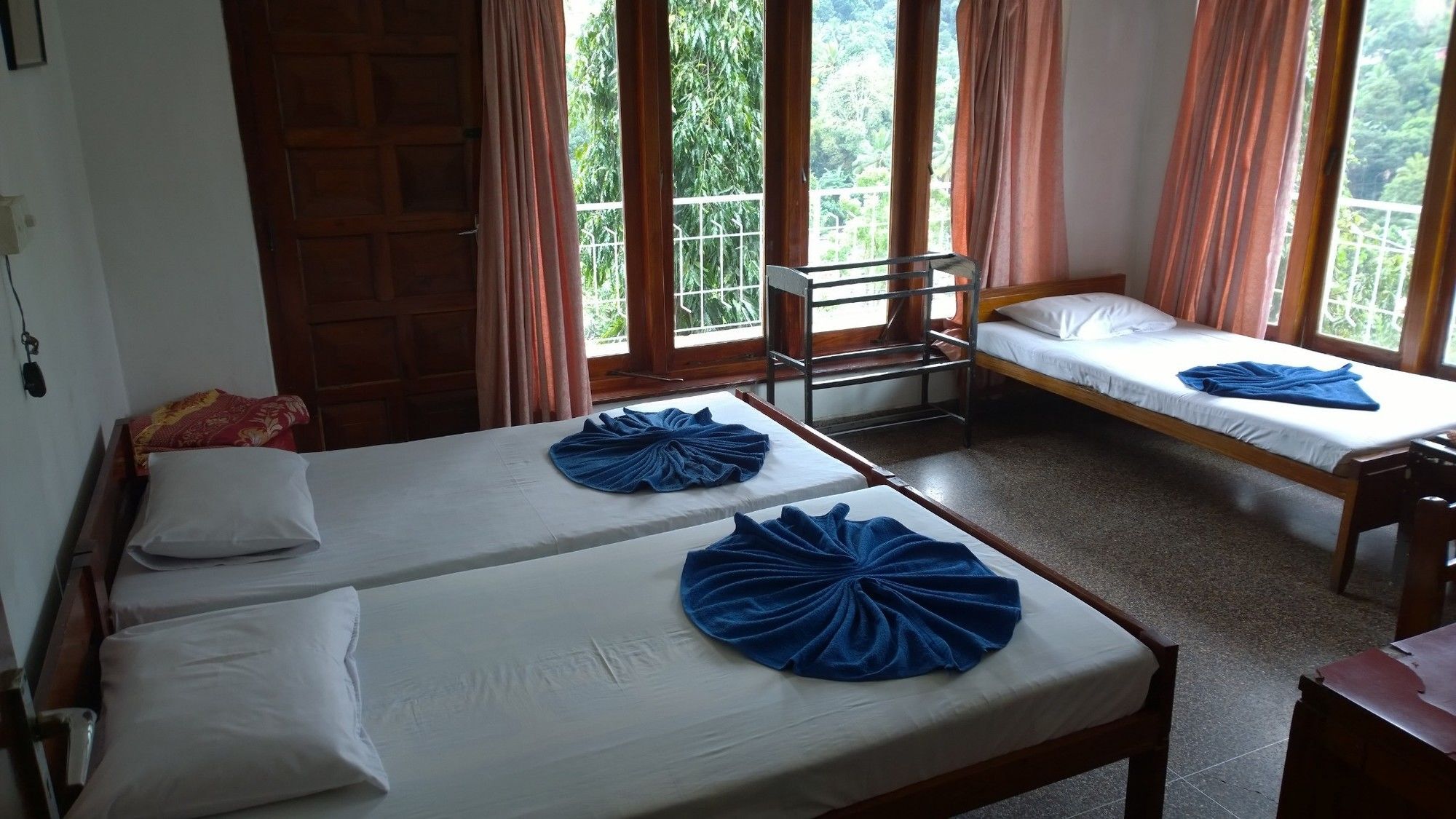 Oyo 436 Sandakelum Tourist Guest House Kandy Eksteriør bilde
